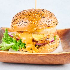 Thronburger_Chicken Burger_ Revaler_4